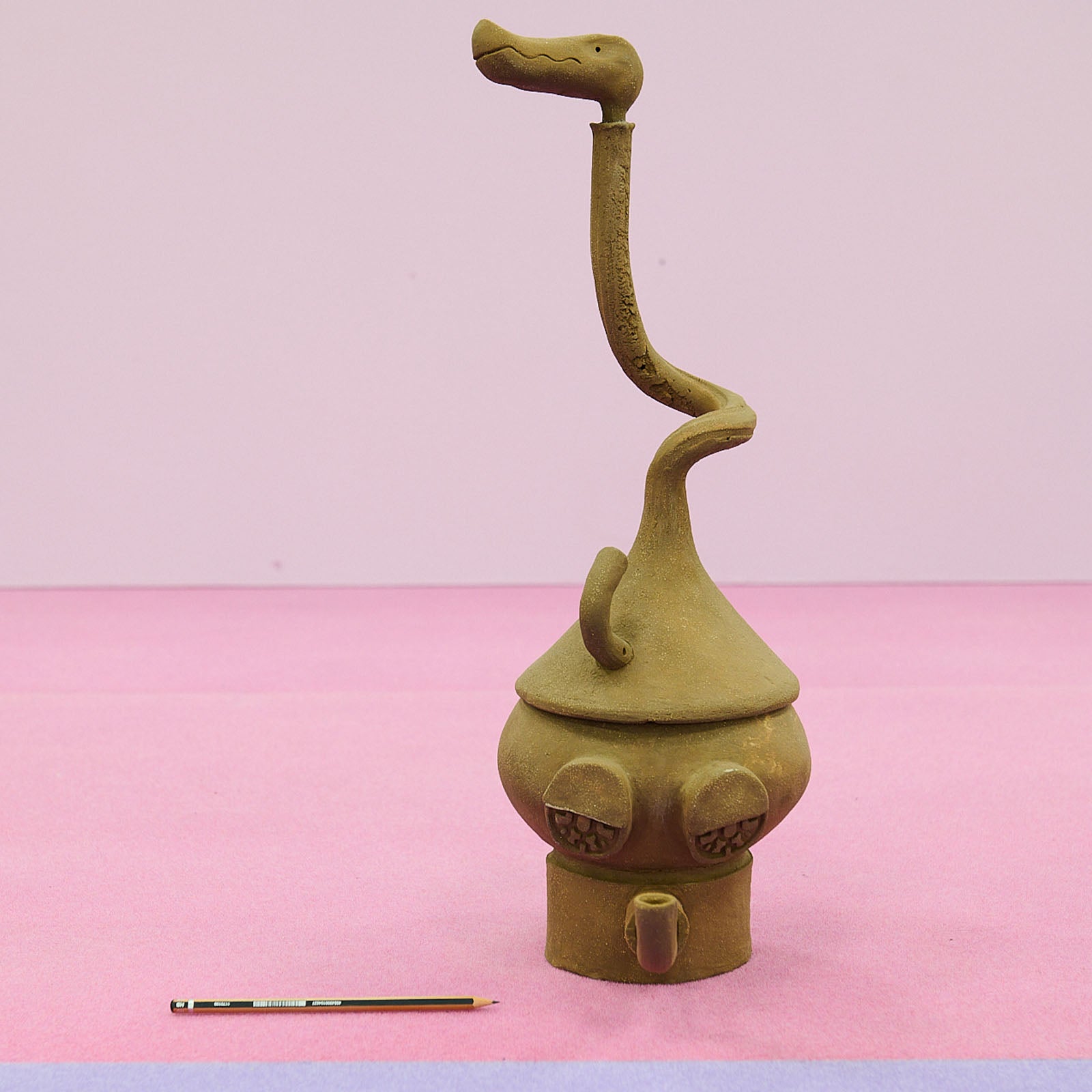 Maximilien Pellet & Antoine Liebaert - n°10 : Pipe collective ou « pipe d’intérieur » en terre cuite, caractéristique du Berry sancerrois