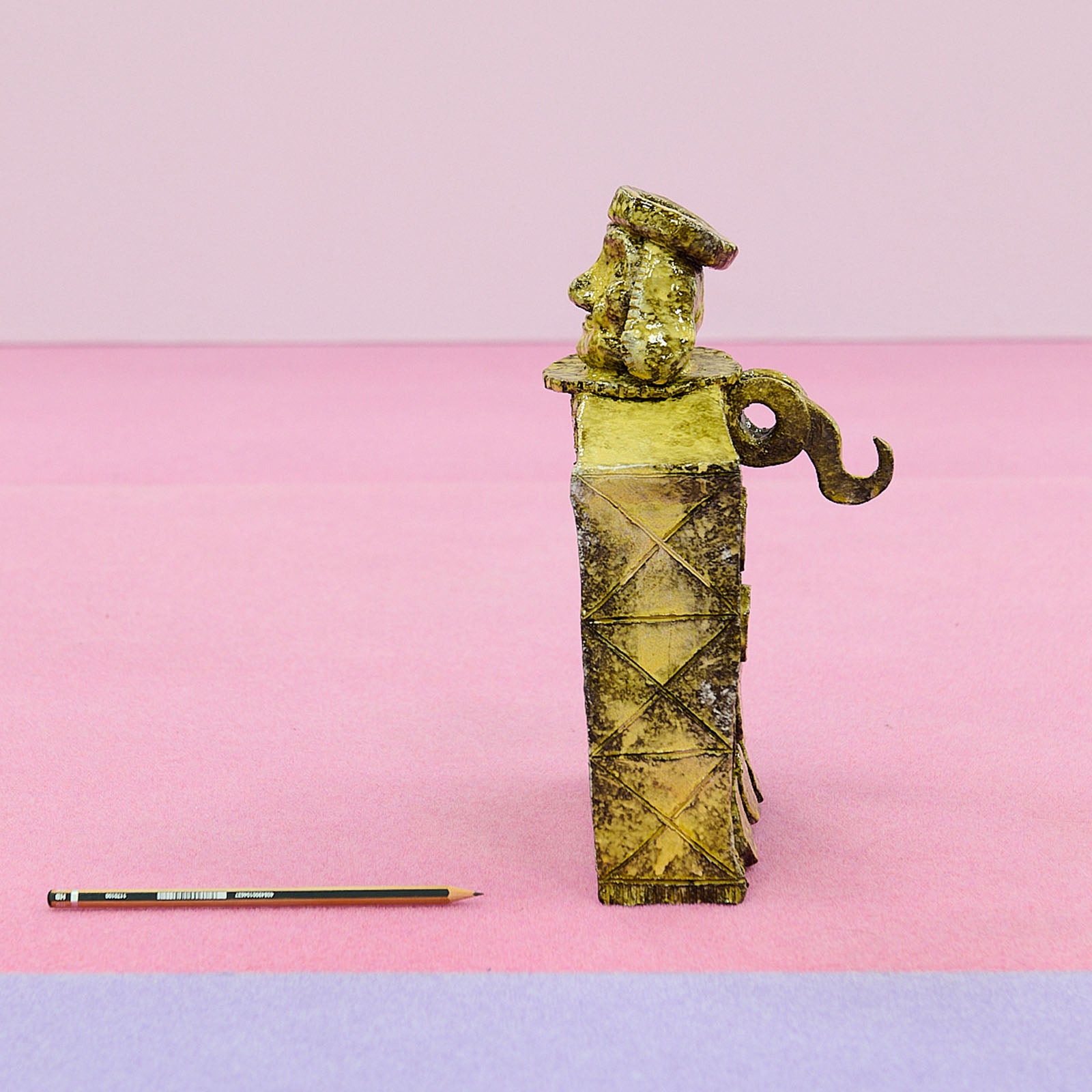 Maximilien Pellet & Antoine Liebaert - n°12 : Pot anthropomorphe en terre vernissée du Vexin, représentant le géant de la mythique cité de Mirapolis