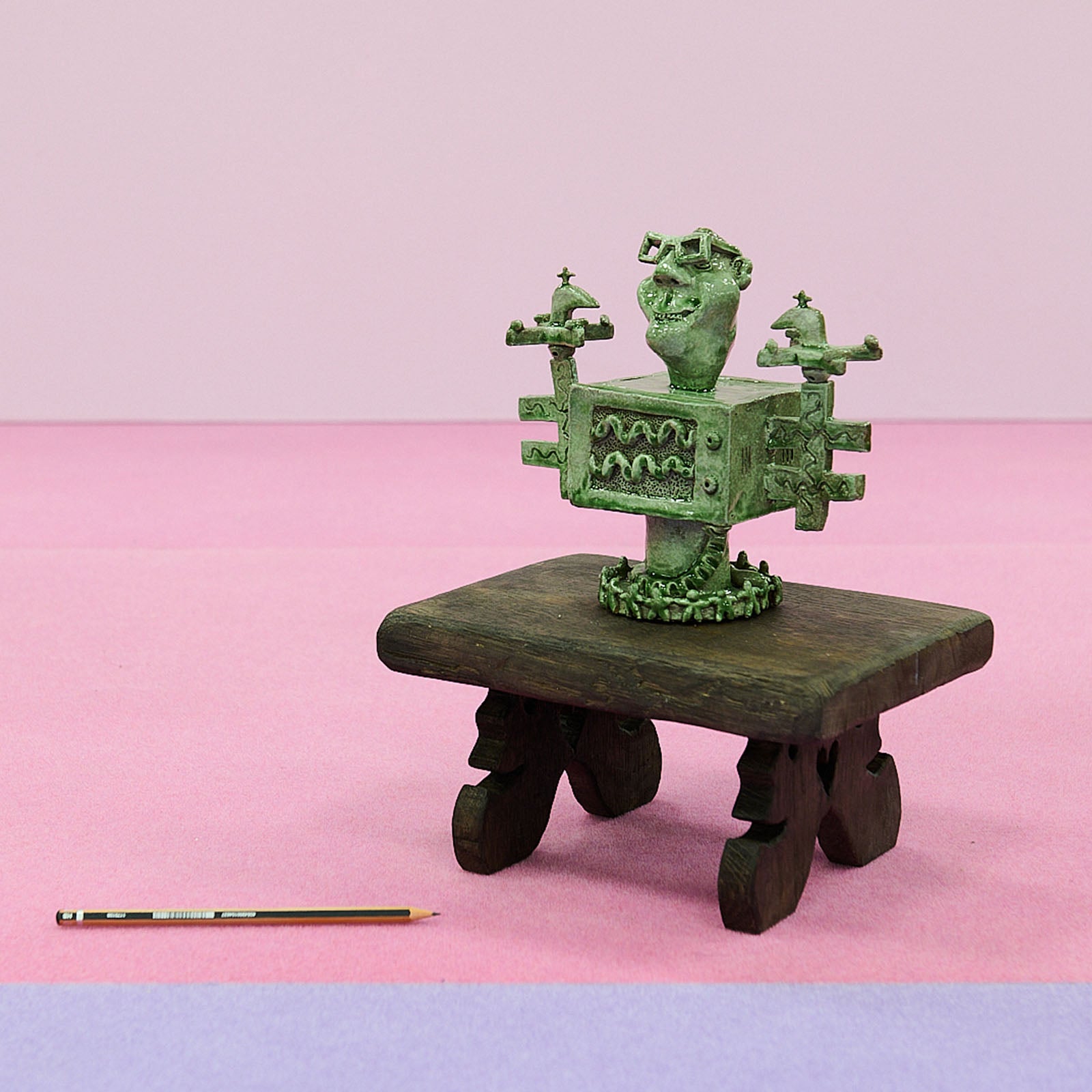 Maximilien Pellet & Antoine Liebaert - n°33 : Tabouret elviforme en bois, culture techno-sylvestre