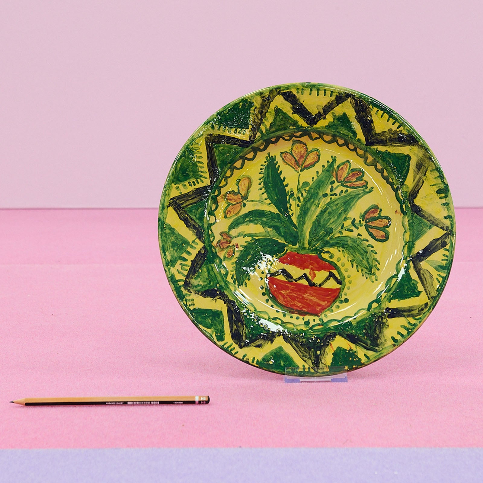 Crocifissa Nobile - Assiette au vase de fleurs