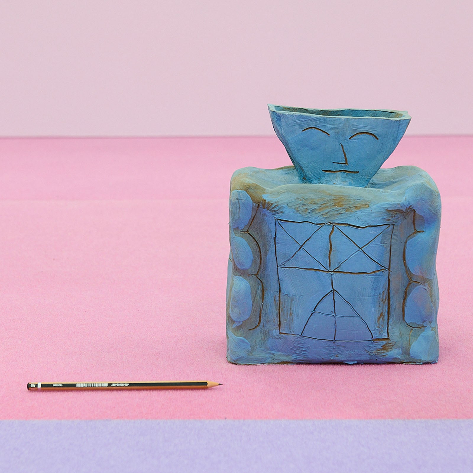 Maximilien Pellet & Antoine Liebaert - n°23 : Bouillotte anthropomorphe en terre cuite destinée aux enfants