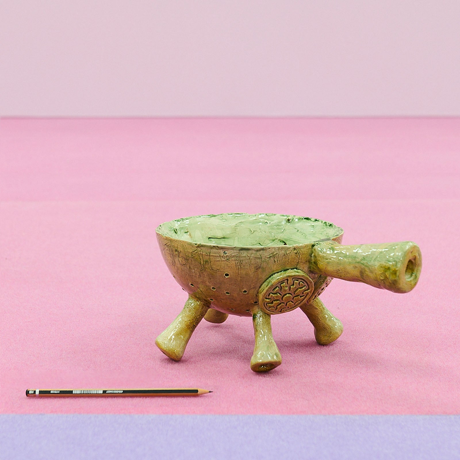 Maximilien Pellet & Antoine Liebaert - n°24 : Casque-passoire, supposément anti-con-trôle mental à distance