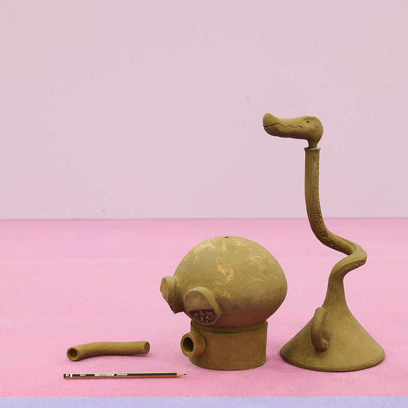 Maximilien Pellet & Antoine Liebaert - n°10 : Pipe collective ou « pipe d’intérieur » en terre cuite, caractéristique du Berry sancerrois