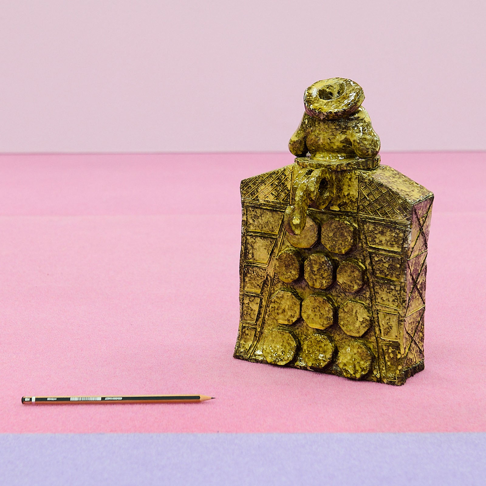 Maximilien Pellet & Antoine Liebaert - n°12 : Pot anthropomorphe en terre vernissée du Vexin, représentant le géant de la mythique cité de Mirapolis