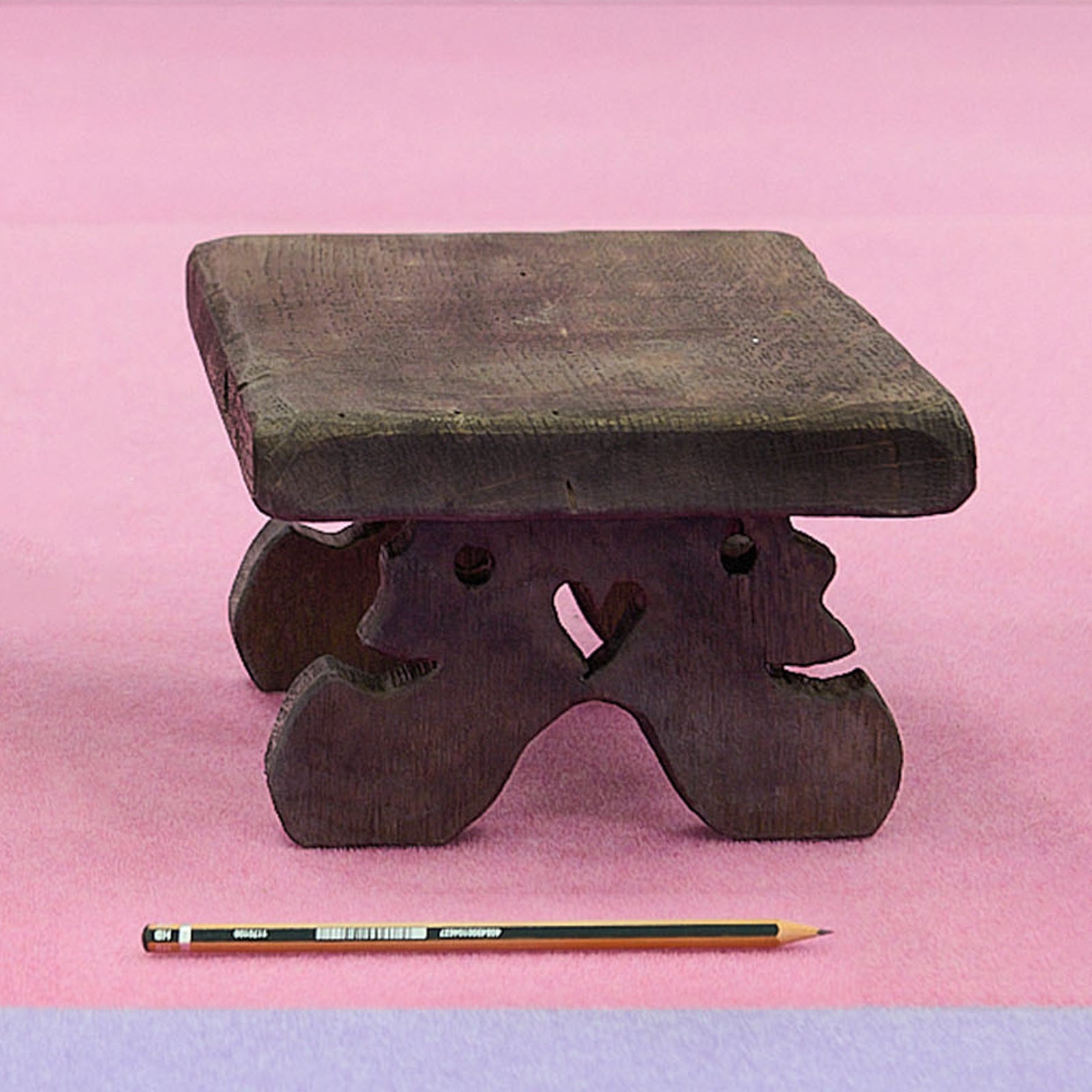 Maximilien Pellet & Antoine Liebaert - n°33 : Tabouret elviforme en bois, culture techno-sylvestre